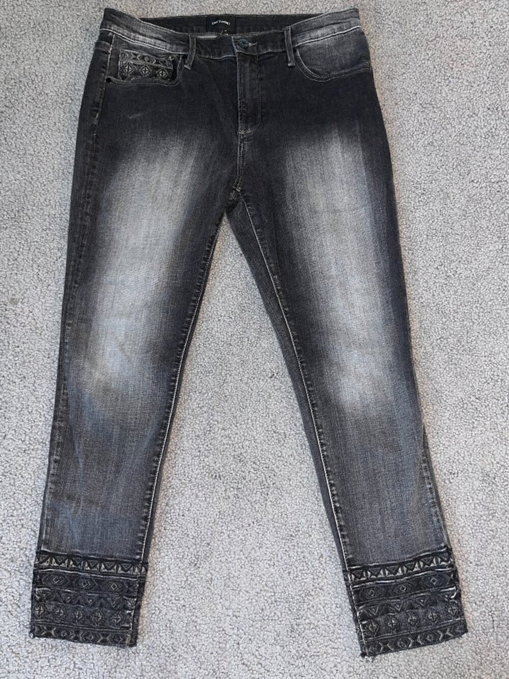DRIFTWOOD JACKIE BLACK WASH EMBROIDERED ANKLE JEANS -EUC - SIZE W32 L27